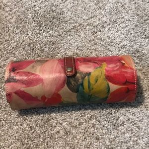 Patricia Nash spring multi makeup kit